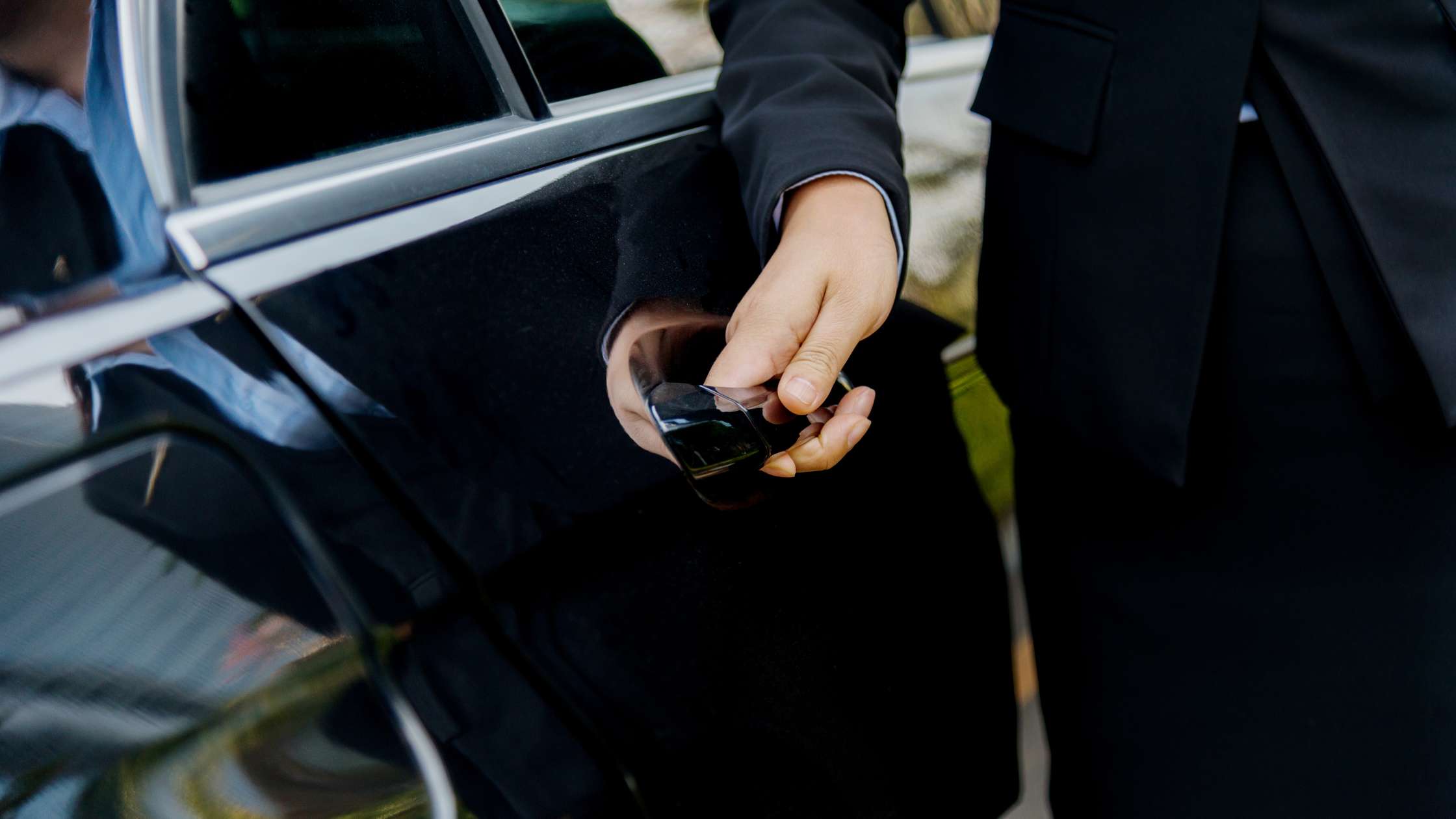 Finding the best chauffeur service in Connecticut isn't always easy. Fortunately, Vitesse put together some efficient tips to find the best chauffeur service.